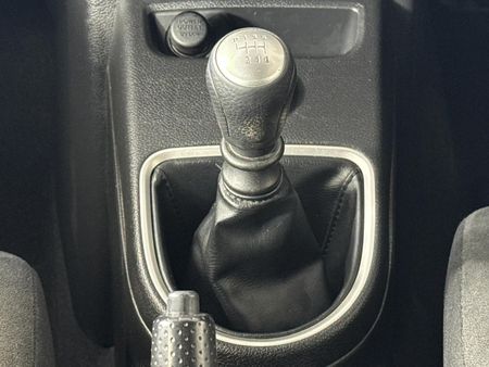 2011-Nissan-X-Trail-20-dCi-4x2-XE_10