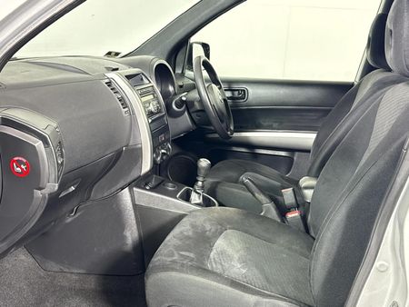 2011-Nissan-X-Trail-20-dCi-4x2-XE_8