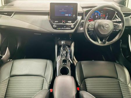 2025-Toyota-Corolla-18-XS-Hybrid-Auto_9