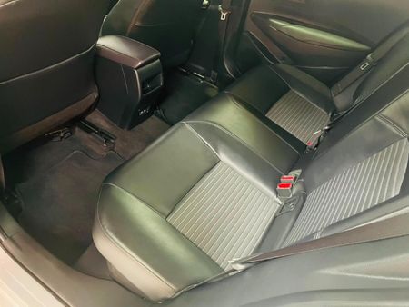 2025-Toyota-Corolla-18-XS-Hybrid-Auto_11