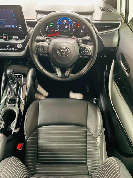 2025-Toyota-Corolla-18-XS-Hybrid-Auto_15