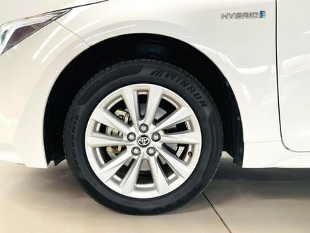 2025-Toyota-Corolla-18-XS-Hybrid-Auto_8