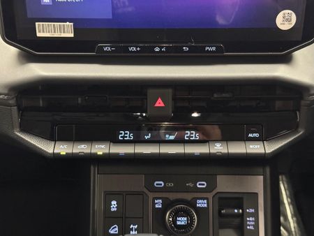 2026-Toyota-Hilux-28-GD-6-Raider-4x4-Auto-Double-Cab_13