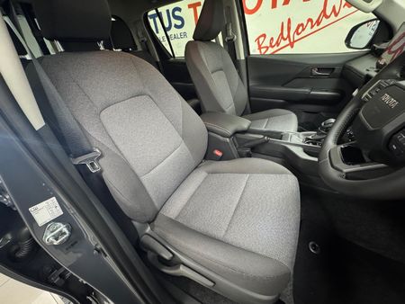 2026-Toyota-Hilux-28-GD-6-Raider-4x4-Auto-Double-Cab_14