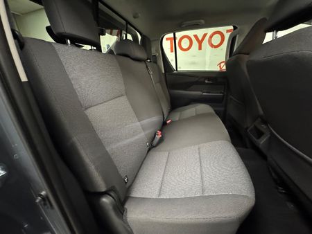 2026-Toyota-Hilux-28-GD-6-Raider-4x4-Auto-Double-Cab_15