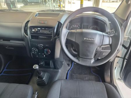 2026-Isuzu-D-Max-250C-Fleetside-Single-Cab_11