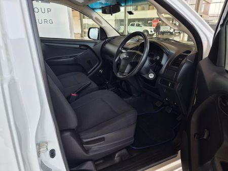 2026-Isuzu-D-Max-250C-Fleetside-Single-Cab_14