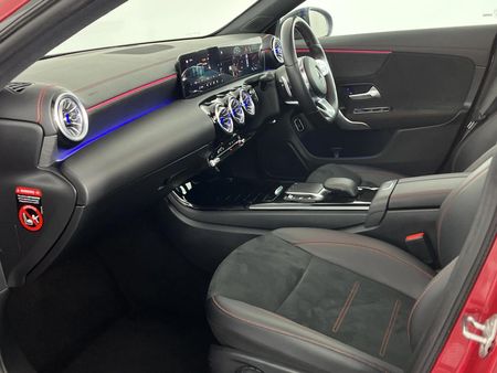 2023-Mercedes-Benz-CLA-200-Progressive_9