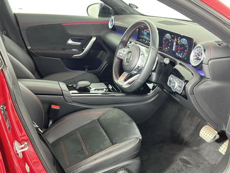 2023-Mercedes-Benz-CLA-200-Progressive_10