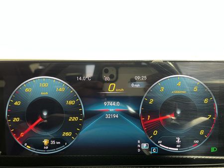 2023-Mercedes-Benz-CLA-200-Progressive_7
