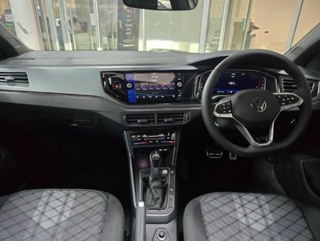 2022-Volkswagen-Polo-10-TSI-R-Line-Auto_5