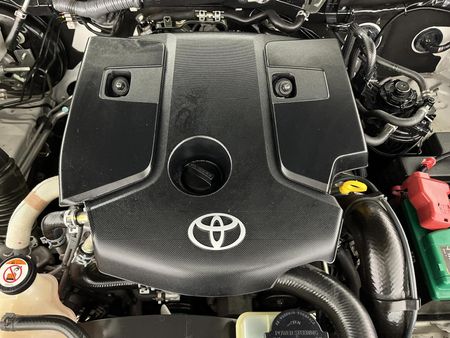 2019-Toyota-Hilux-28-GD-6-Raised-Body-Auto-Raider-Double-Cab_11