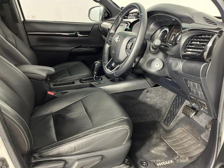 2019-Toyota-Hilux-28-GD-6-Raised-Body-Auto-Raider-Double-Cab_6