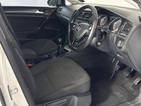 2018-Volkswagen-Golf-VII-10-TSI-Comfortline_9