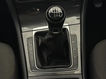 2018-Volkswagen-Golf-VII-10-TSI-Comfortline_10