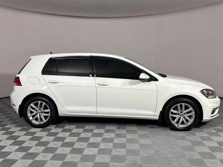 2018-Volkswagen-Golf-VII-10-TSI-Comfortline_17