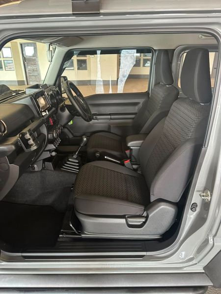 2023-Suzuki-Jimny-15-GLX_10