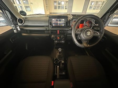 2023-Suzuki-Jimny-15-GLX_16