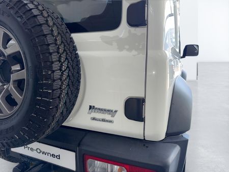 2023-Suzuki-Jimny-15-GLX_11