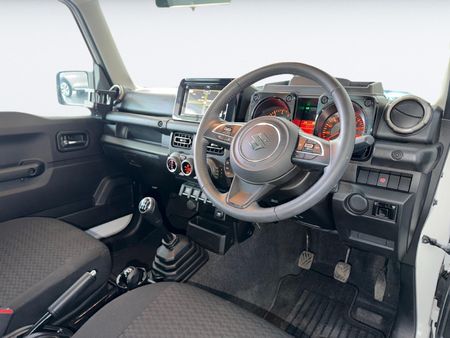 2023-Suzuki-Jimny-15-GLX_12