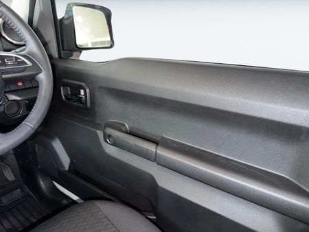 2023-Suzuki-Jimny-15-GLX_14
