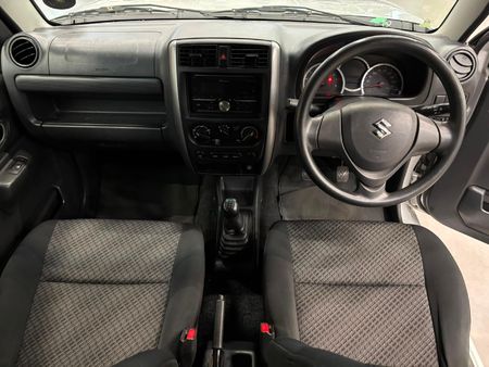 2018-Suzuki-Jimny-13_9