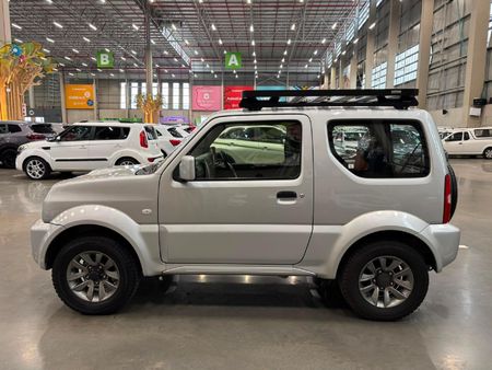 2018-Suzuki-Jimny-13_5