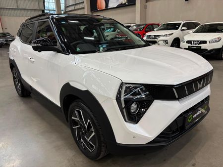 2024-Mahindra-XUV-3XO-12T-AX7L_0