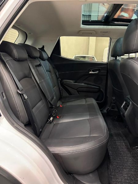 2024-Mahindra-XUV-3XO-12T-AX7L_11