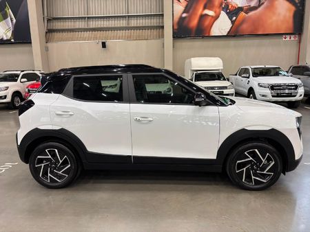 2024-Mahindra-XUV-3XO-12T-AX7L_1