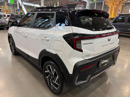 2024-Mahindra-XUV-3XO-12T-AX7L_4