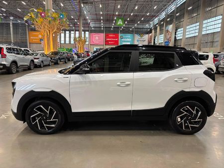 2024-Mahindra-XUV-3XO-12T-AX7L_5