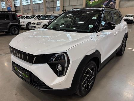 2024-Mahindra-XUV-3XO-12T-AX7L_6