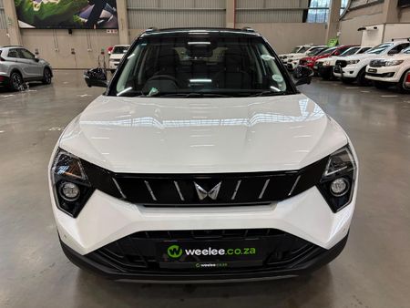 2024-Mahindra-XUV-3XO-12T-AX7L_7