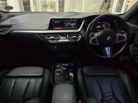 2021-BMW-1-Series-M135i-xDrive_10