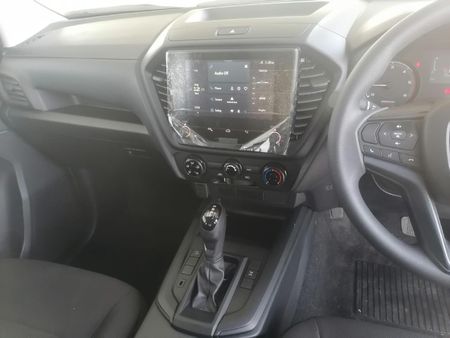 2026-Isuzu-D-Max-19-DDI-HR-L-Auto-E-Cab_9