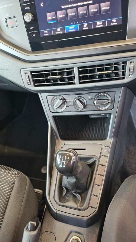 2026-Volkswagen-Polo-10-TSI_19