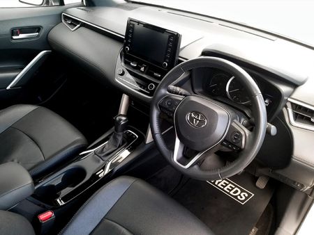 2022-Toyota-Corolla-Cross-18-XS-Hybrid_9