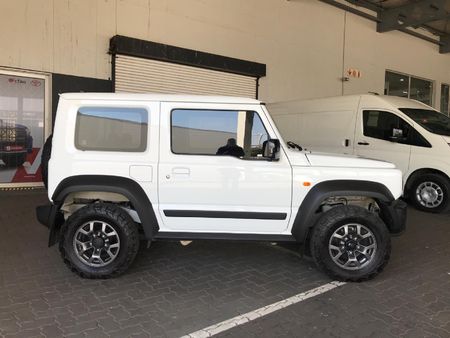 2023-Suzuki-Jimny-15-GLX-Auto_2