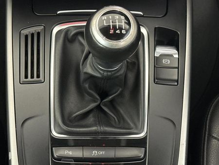 2015-Audi-A4-18-T-SE_10