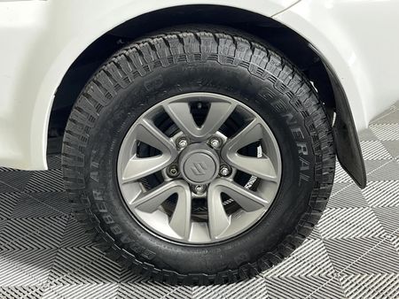 2017-Suzuki-Jimny-13_15