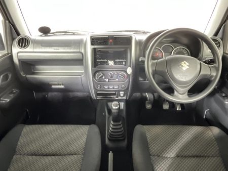 2017-Suzuki-Jimny-13_1