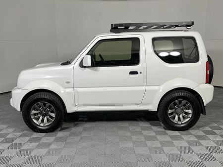 2017-Suzuki-Jimny-13_5