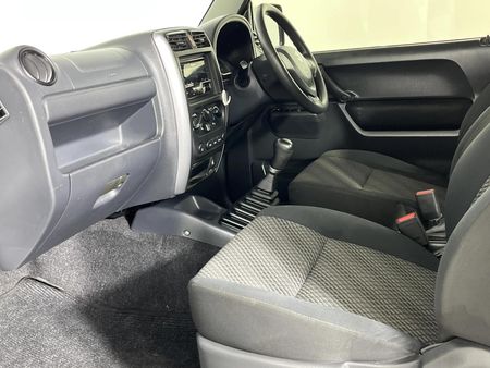 2017-Suzuki-Jimny-13_8