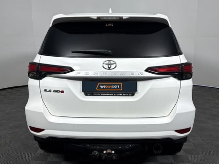 2021-Toyota-Fortuner-24-GD-6-Raised-Body-Auto_18