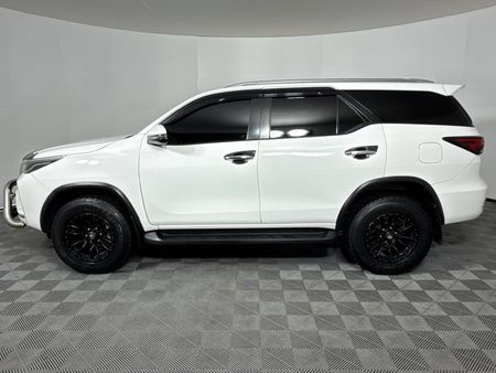 2021-Toyota-Fortuner-24-GD-6-Raised-Body-Auto_19