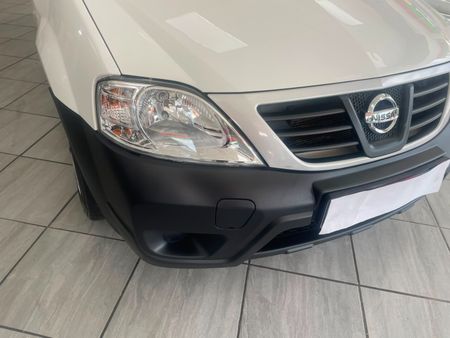 2021-Nissan-NP200-16_9