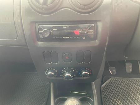 2021-Nissan-NP200-16_11