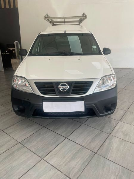 2021-Nissan-NP200-16_1