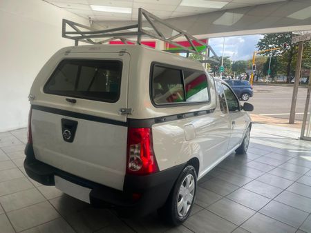 2021-Nissan-NP200-16_2